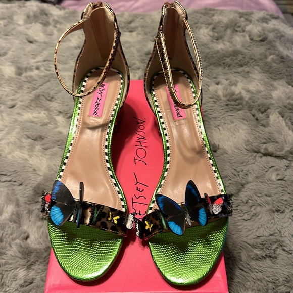 NWOT Betsey Johnson Flora Leopard multicolor shoes - Picture 2 of 10